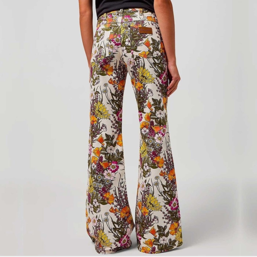 Wrangler Wanderer Floral Flare Jeans - Picture 7 of 15